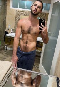 Lucas-toilet Lucas Frost