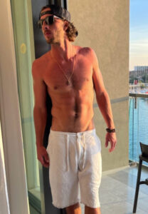 Lucas-view Lucas Frost