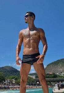 Ronney-travel Ronney Rebelle