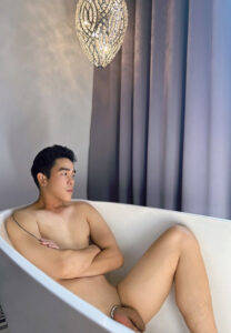 KhanhTran-bath Khanh Tran