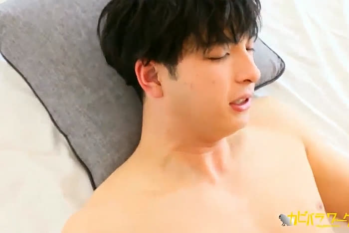เกย์อมควยญี่ปุ่น หนุ่มหน้าใสอมควยก่อนขย่มเสียบสดจนสั่น screenshot 2