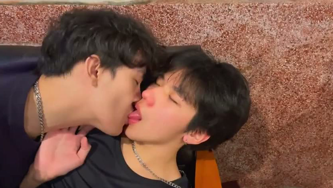 เกย์เย็ดจีน คู่หนุ่มจีนจูบร้อนแรงก่อนสวาปามเสียบสด เกย์เย็ดจีน คู่หนุ่มจีนจูบร้อนแรงก่อนสวาปามเสียบสด
