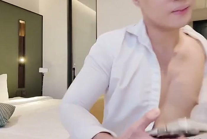 เย็ดเกย์ไทย Amadeo รับแรงหนุ่มไทยในห้องพักกลางเมือง screenshot 1