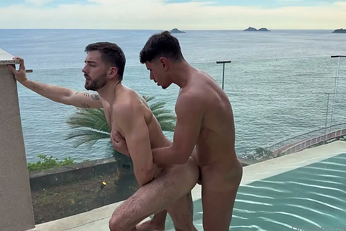 หนังเกย์สามคน Vince Diego และ Nathan เล่นกันริมสระวิวทะเล screenshot 2