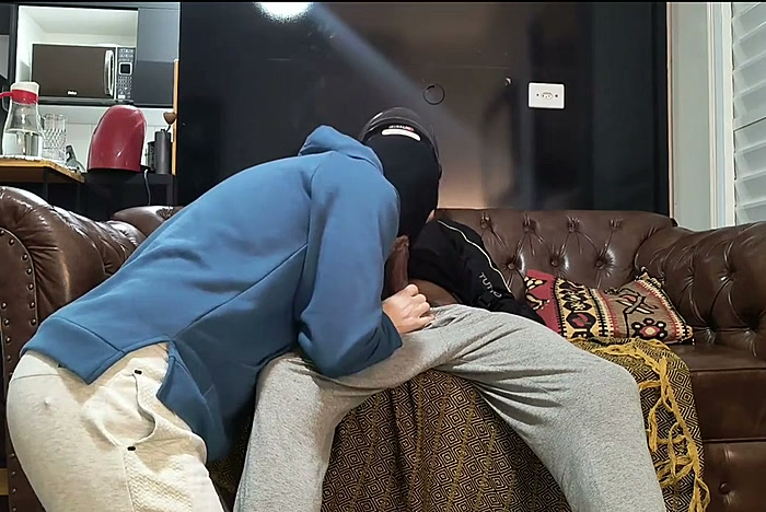 หนังเกย์บราซิล ไรเดอร์หนุ่มรับงานเสียวกับลูกค้าในห้องพัก screenshot 2