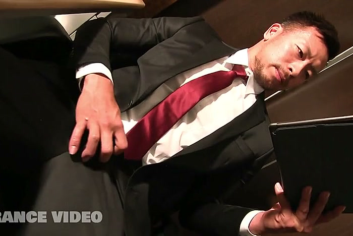 เกย์ญี่ปุ่น Japanese hunk handjob หนุ่มญี่ปุ่นชักว่าว screenshot 1
